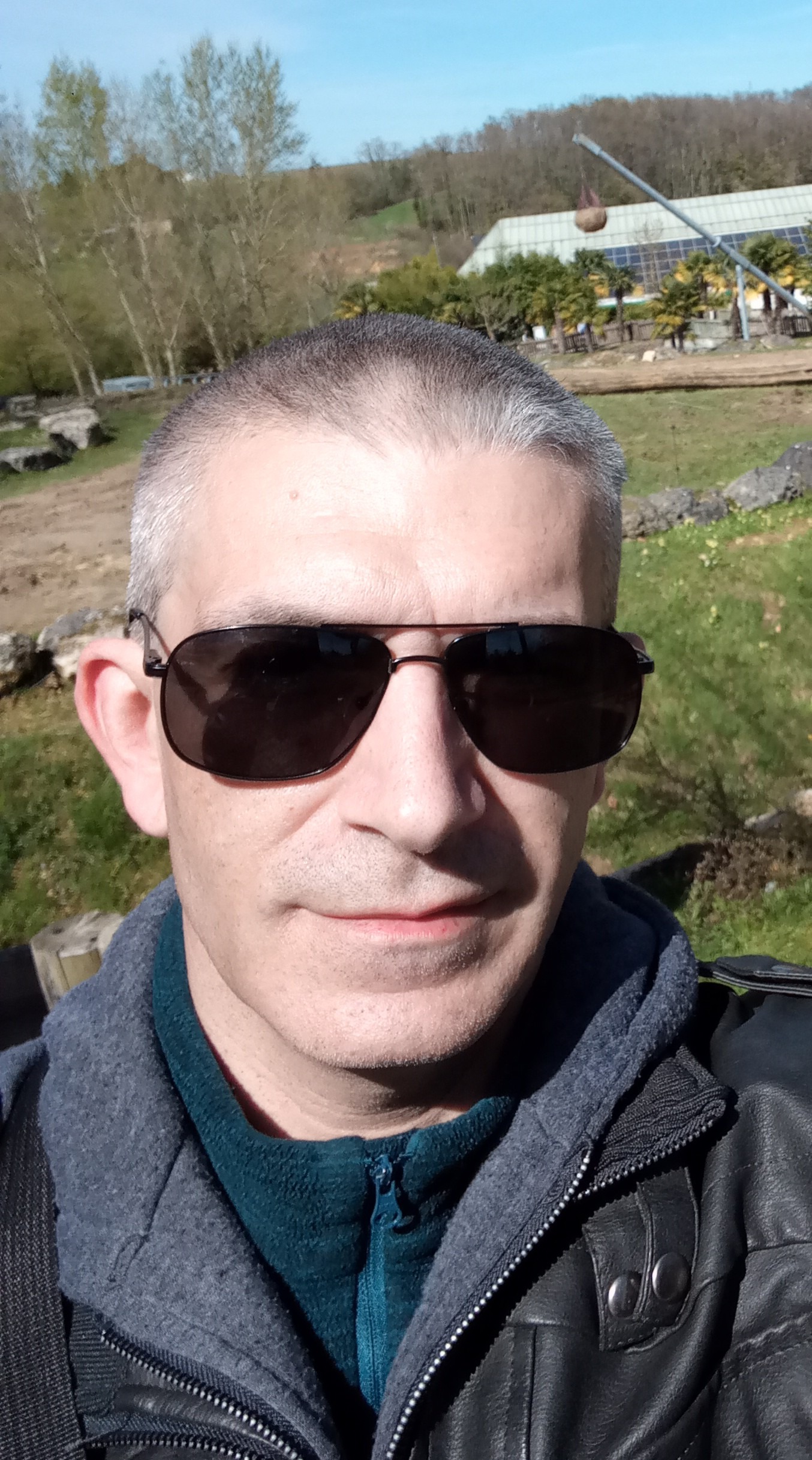 Adham - Frutigen - Berne | Rencontre Discrète